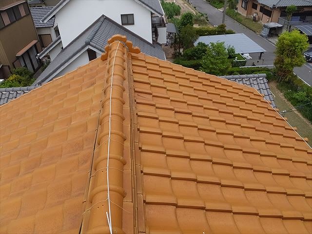 雨漏りしている瓦屋根